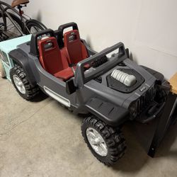 24V Ride on Truck. 4WD Electric Car, 2 Seater 