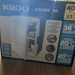 Igloo Ice less 40ct Brand New Cooler 