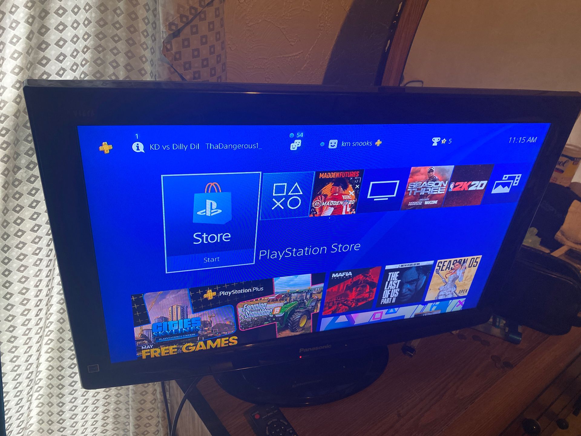 32 inch Panasonic tv with controller