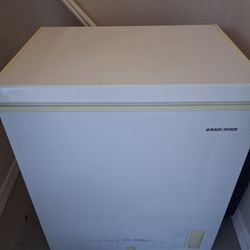 White 5 cubic ft. Black&Decker Freezer