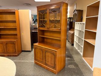 Vintage Peacan Finish Traditional Glass Door Hutch w/ Lower Cabinet