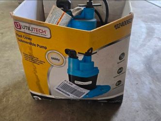 Pool cover submersible pump