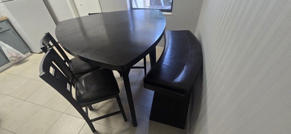 Kitchen Table And Stools