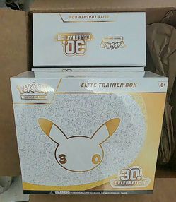 6x Pokemon 30th ETBs