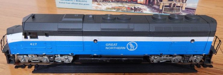 Great Northern F45 locomotive HO model train