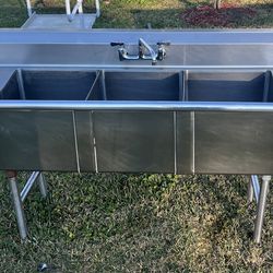 Stainless Steel  Commercial 3 Sink W/faucet.