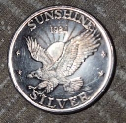 1984 Sunshine Mining Eagle 1oz 999 FINE Silver toned Vintage art bar round C3039