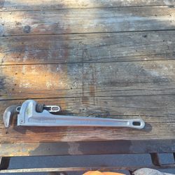 Ridgid 24 in. Aluminum Straight Pipe Wrench for Plumbing, Sturdy Plumbing Pipe Tool with Self Cleaning Threads and Hook Jaws