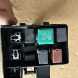 98-2000 Toyota Rav 4 Fuse Box Oem