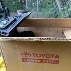 OEM Toyota Tundra Side Mirror 25$