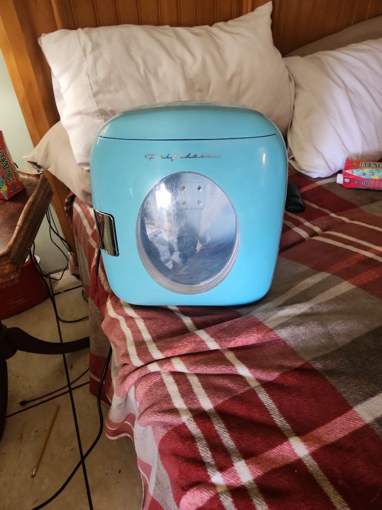 Frigidaire Mini Fridge