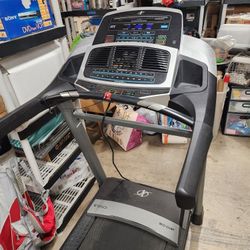 Nordic Track C950i 3.0 CHP Treadmill 