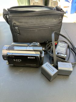 Sony HDR XR520V HD Handycam Camcorder 240GB HDD GPS 2 Batteries Charger Case