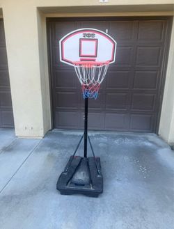 Play22 Adjustable Kids Basketball Hoop
