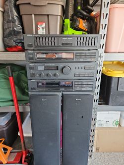 Vintage Onkyo Stereo System And Sony Tower Speakers