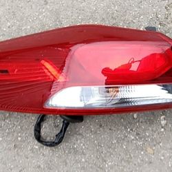 2017 2018 HYUNDAI ELANTRA LEFT DRIVER TAIL LAMP