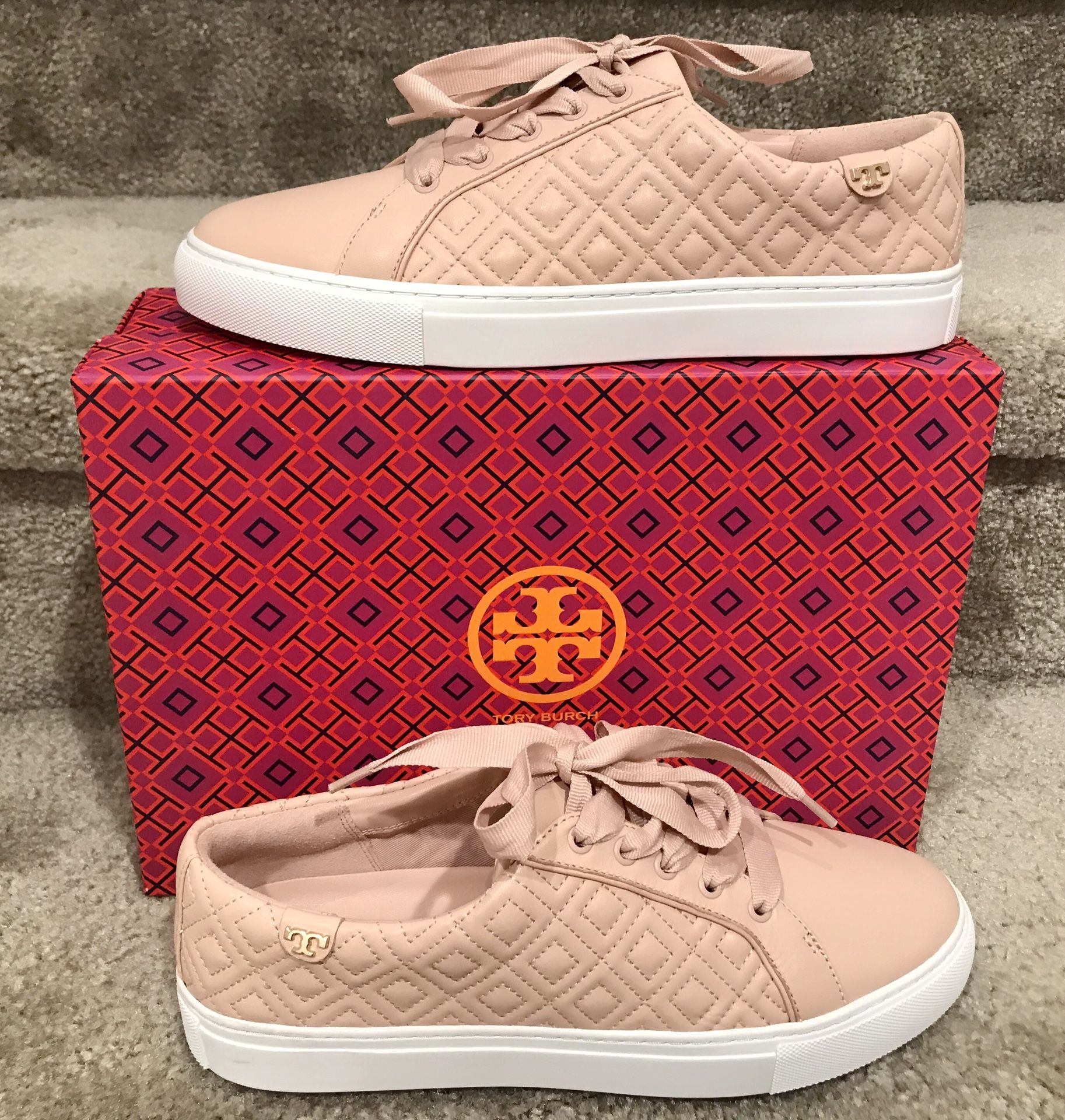 Tory Burch quilted lace up snickers sachet pink size 10 They