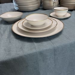 12     7-piece place settings By Noritake