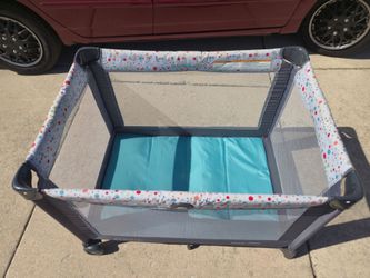 Graco Pack ’n Play Portable Playard w/ Carrying Bag – Clean