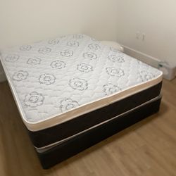 Queen mattress pillow top set with box spring (2pc - new) 