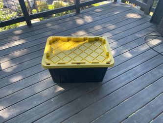 20 storage tubs with lids