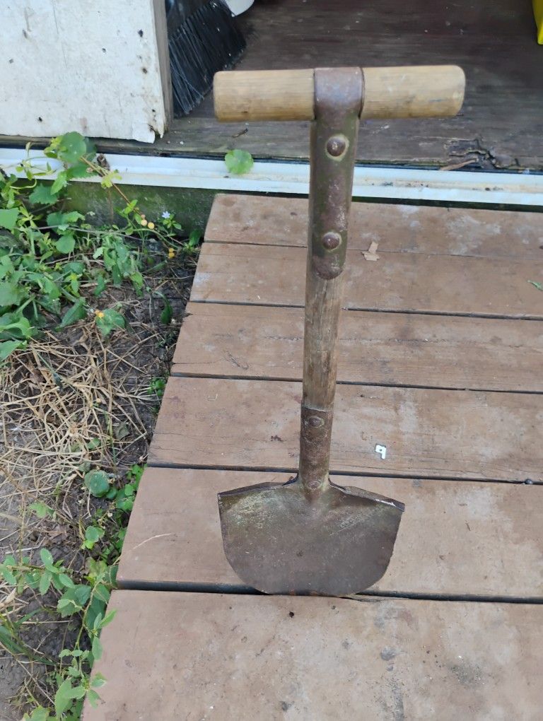 WW1 Trenching Shovel Original Never Been Painted Original Tight Rivets Good Shape 