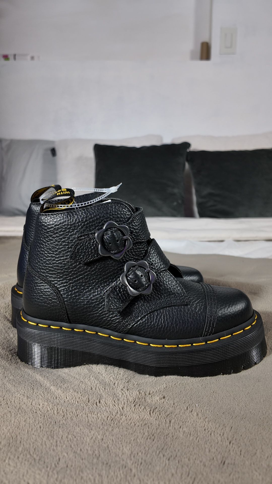 Dr.Martens Black Devon Flower Boots