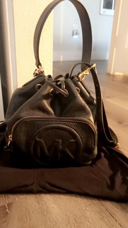 Michael Kors Brynn Bucket Bag