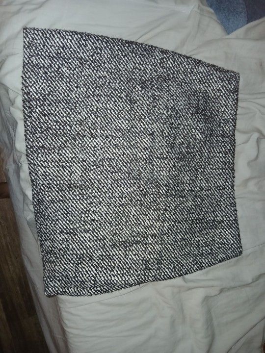 H&M SHORT SKIRT