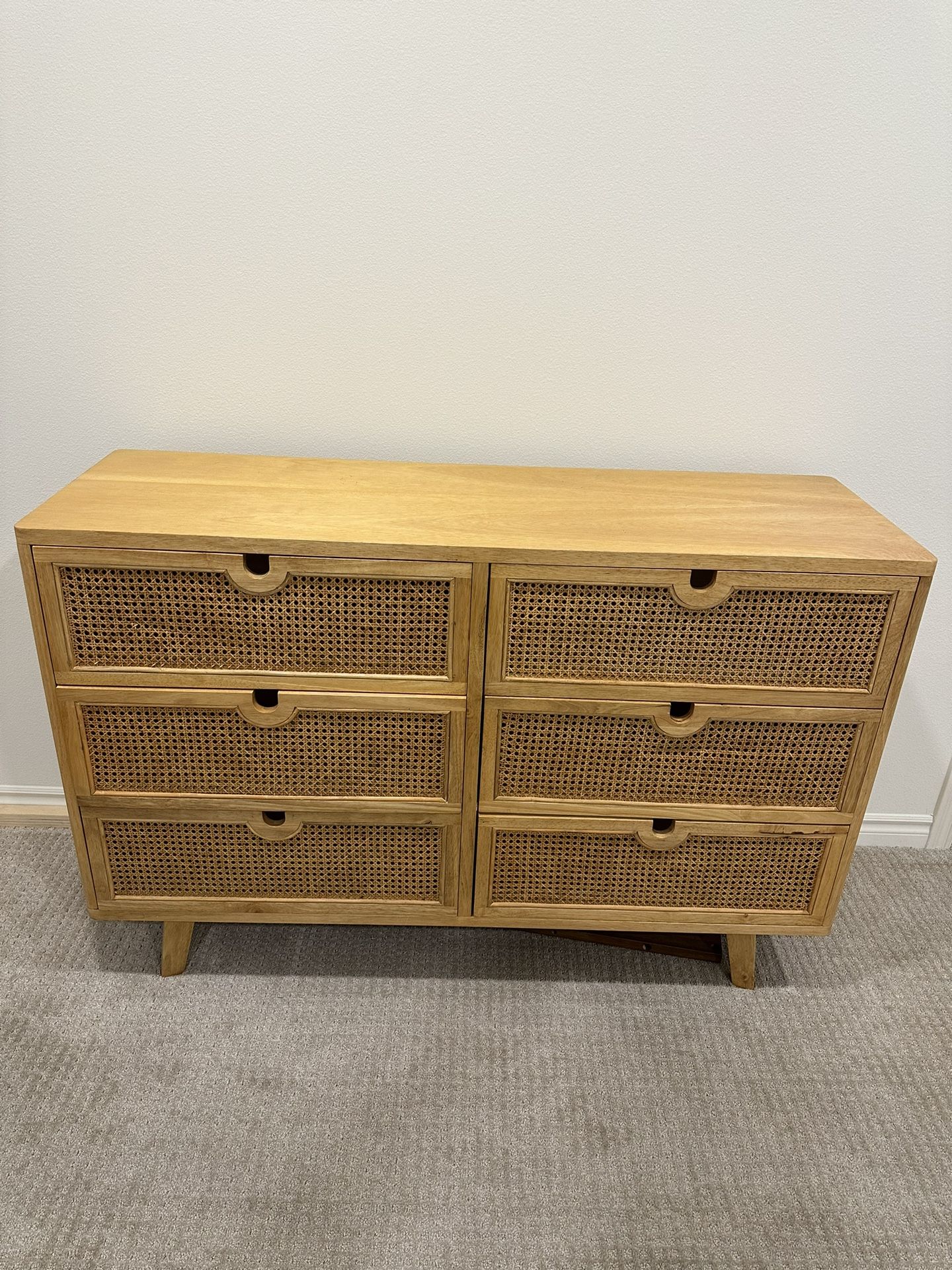 Marte - 6 Drawer Light Brown UO home Dresser