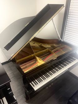 Like new Yamaha C3 Grand Piano