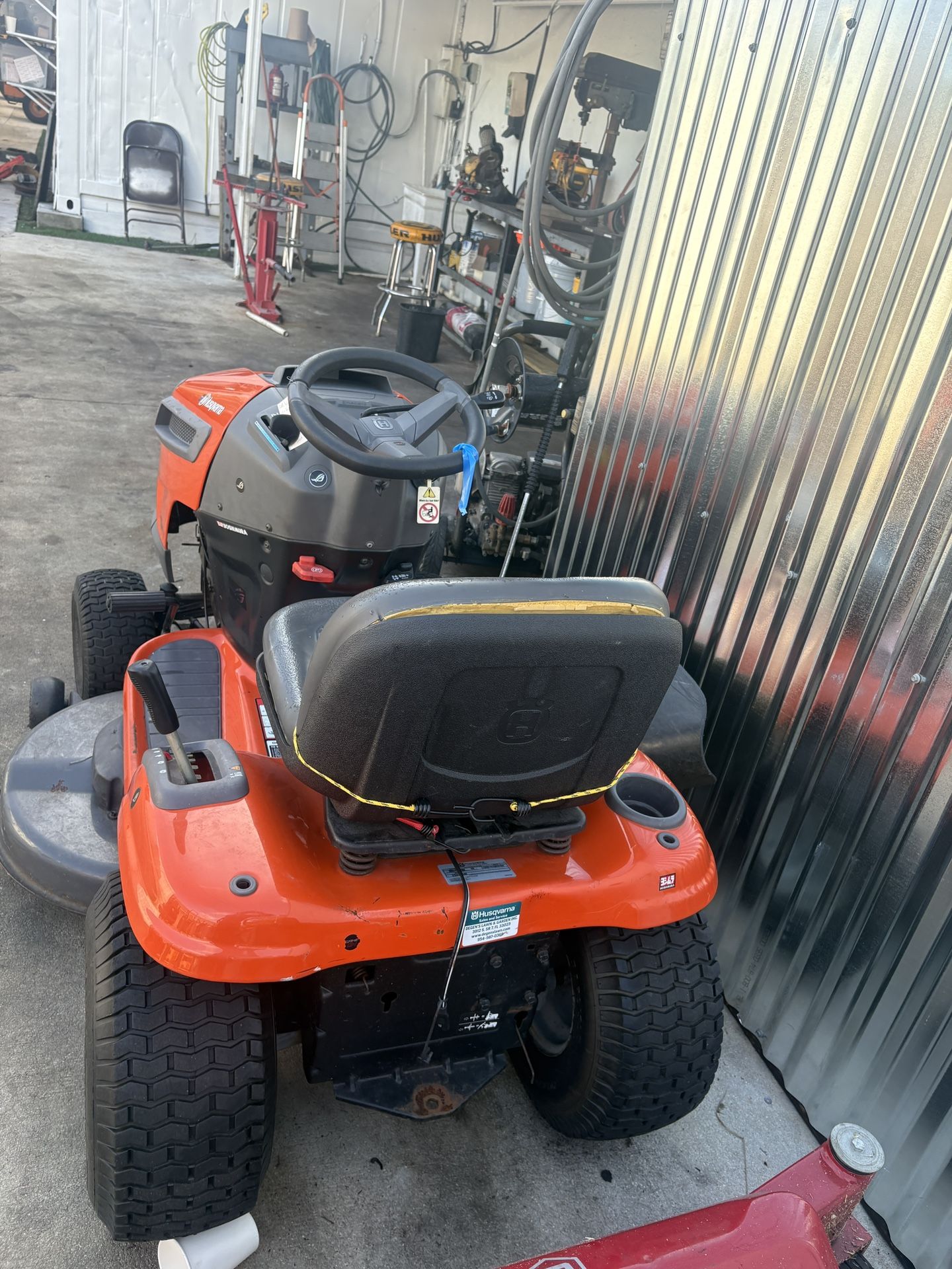 tractor Un Corta Césped