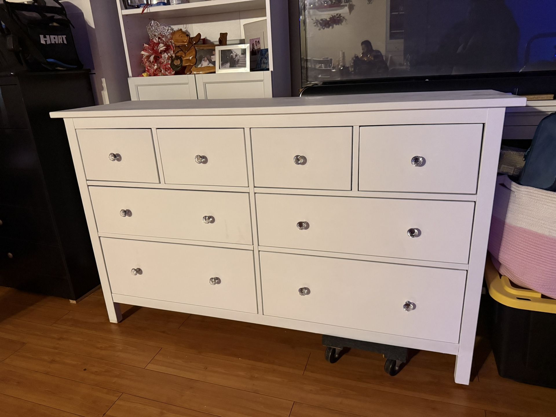 White 8 Drawer Dresser
