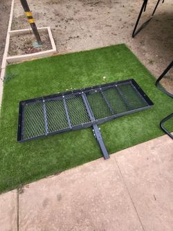 Cargo carrier hitch