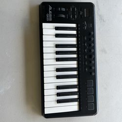 AI Overview    +2 The item in the image is an Alesis QX25 25-Key Advanced MIDI Keyboard Controller.