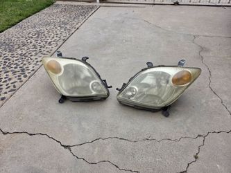 2005 Scion Xa front headlight assembly