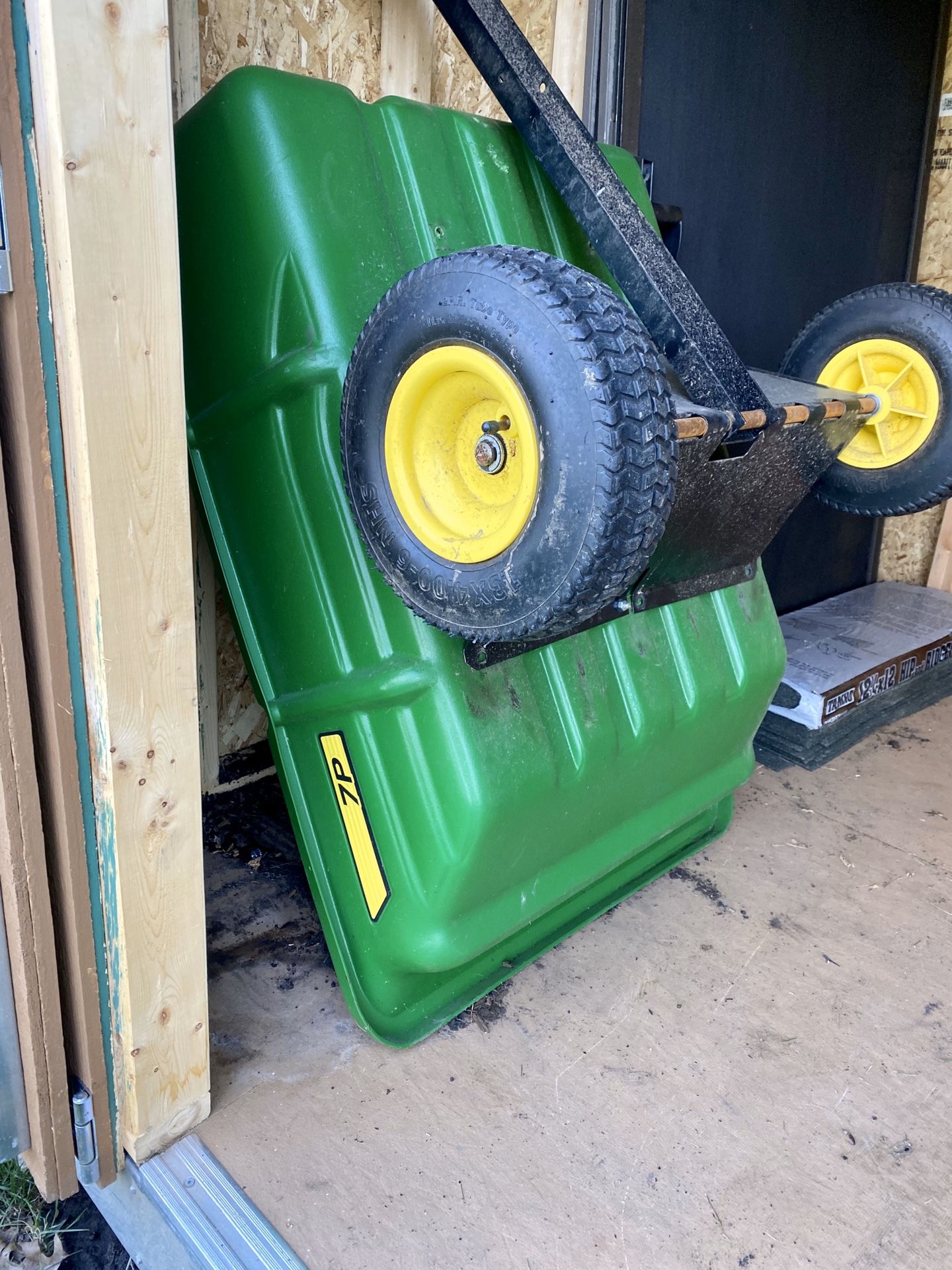 John Deere E100 42in Lawn Mower Tractor + tow cart for Sale in Bartlett