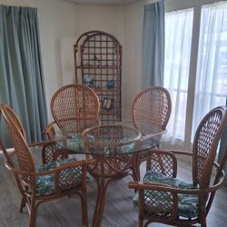 Dining Table and 4 Chairs 
