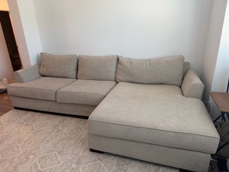 Couch w/ large chaise