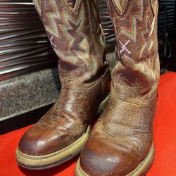 Western boot size 9.5 EE wide, PRIVATE LABEL for Justin in Boots, plenty left in these sweethearts, $69