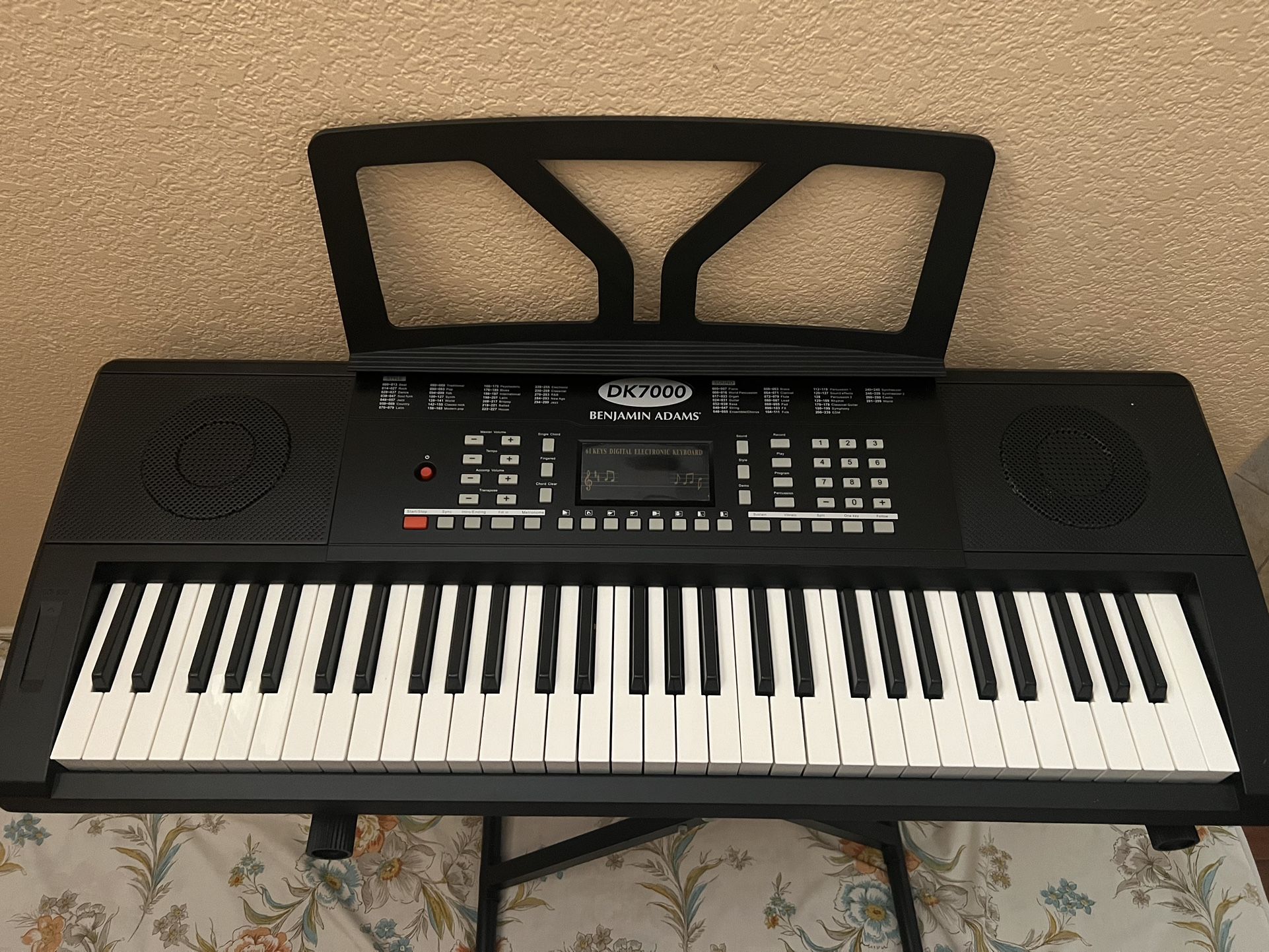 Benjamin Adams DK7000 Portable Keyboard With Stand
