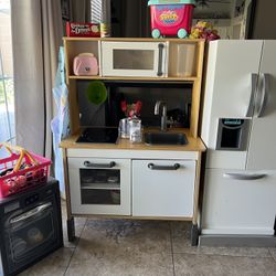 Kids Play Kitchen