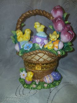 Pristine Condition Ceramic Easter Trinket Box