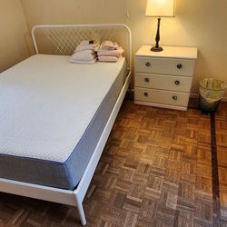 FULL SIZED BED WITH FRAME & LINENS