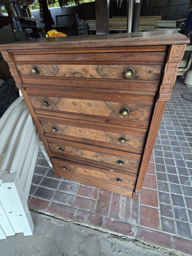 Dresser