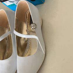 White girl shoes size 5
