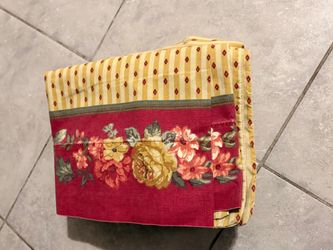 Queen Bed Sheets and Pillowcases Set