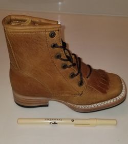 Botin: Size reference against Pen. See my item for further info.