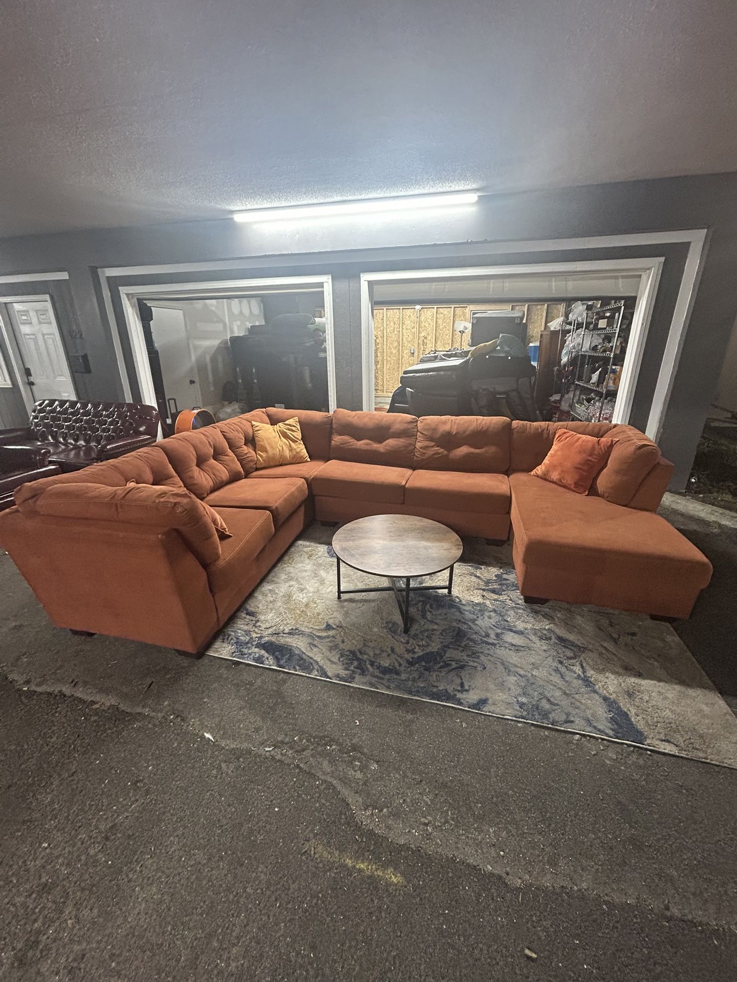 Sectional Sofa/ Couch DELIVERY AVAILABLE