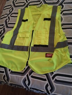 PPE Milwaukee Brand Reflective Neon Vest L-XL Adjustable